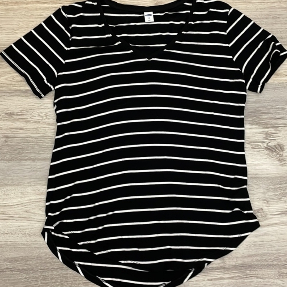 Old Navy Black and White Striped Short Sleeve Tee